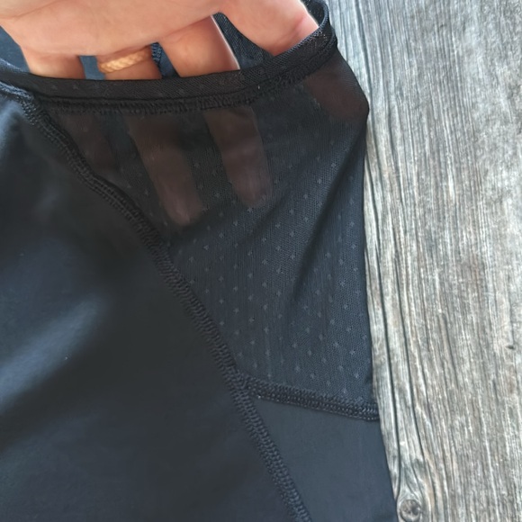 Lululemon black tank top size 4 - Picture 10 of 10